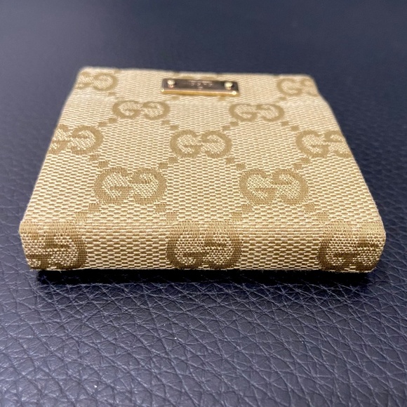 Auth. Gucci Compact Mirror GG Monogram Gold – Rare HTF – Luxury Travel Accessory - Picture 2 of 9